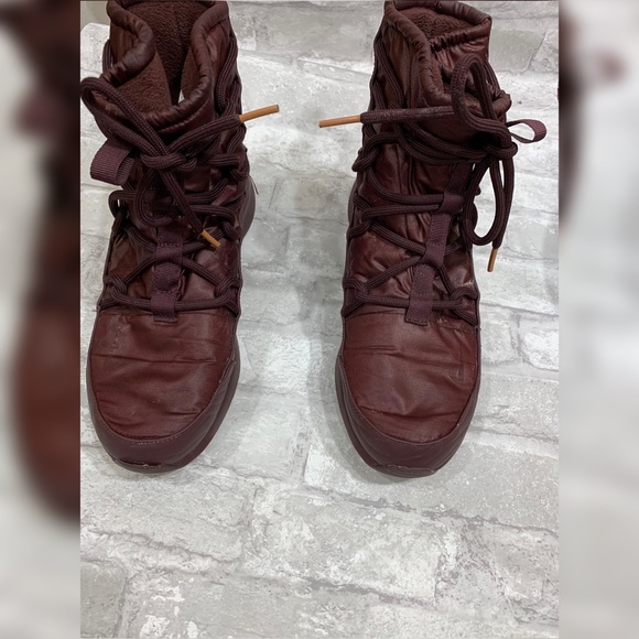 nike tanjun high rise burgundy